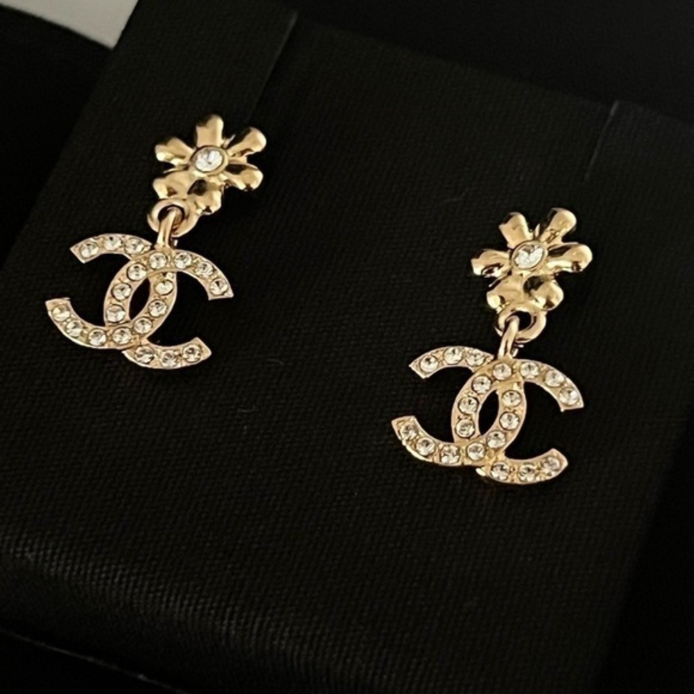 CHANEL• 23A drop crystal earrings